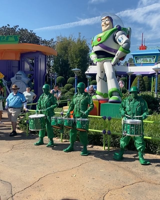 Buzz and Army Men on Parade