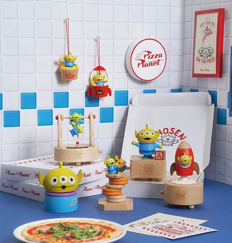 Pizza Planet Aliens Invade Decor