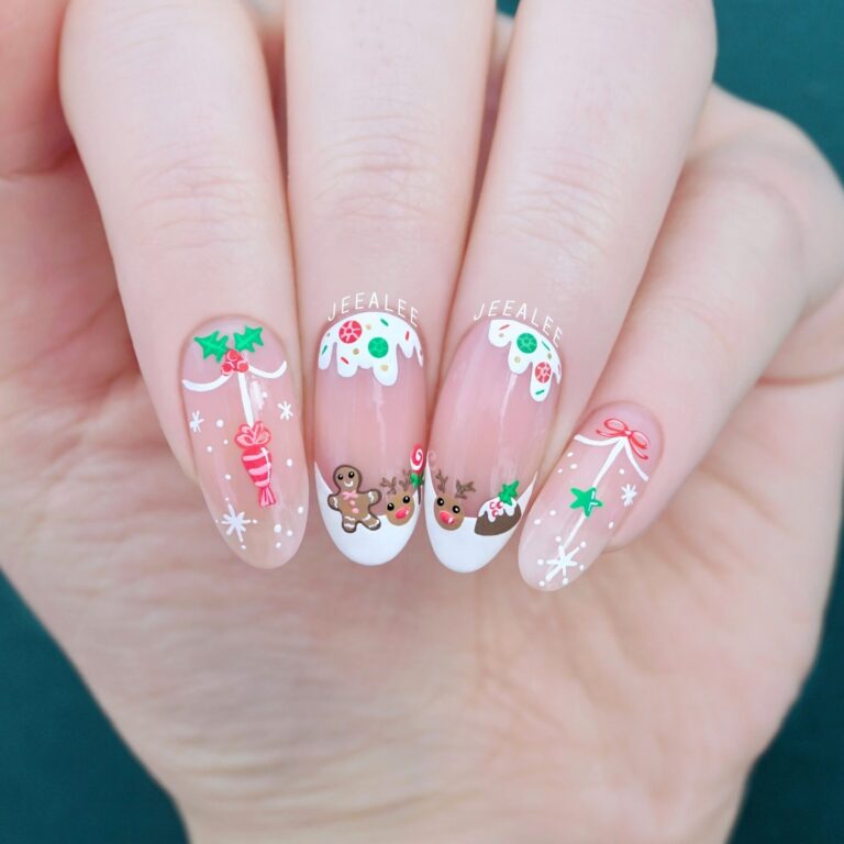 Christmas-Themed Nails